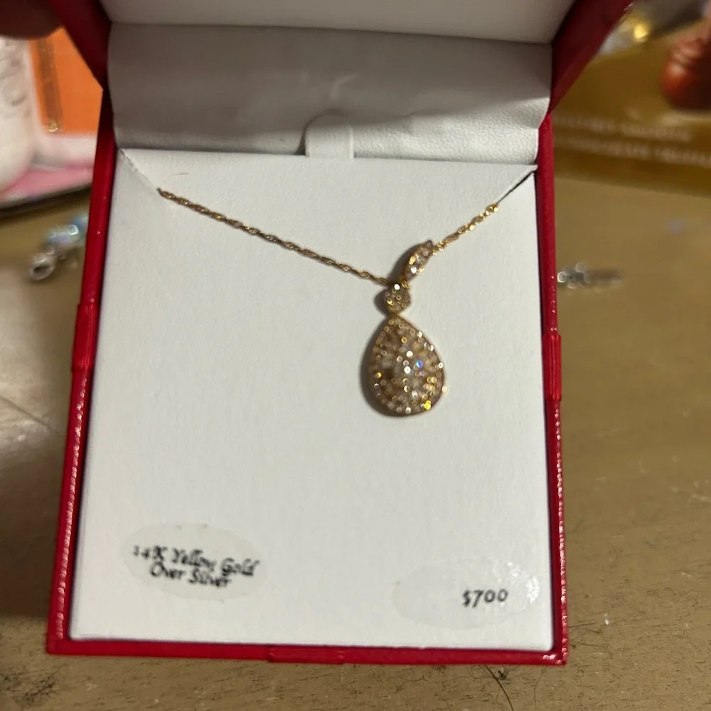 Macy's Gold Teardrop Pendant Necklace - Picture 2 of 4